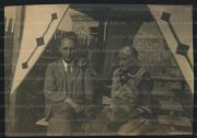 1927 - Bohuslav Martinů s matkou na zahradě domu č. p. 182 v ulici Svépomoc.