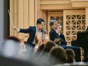Violoncellista Václav Petr a klavírista Marek Kozák zahráli na koncertě díla Bohuslava Martinů, Alfreda Schnittkeho a Sergeje Rachmaninova.